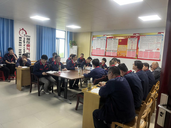 王伍升到建材研究室、建材公司調(diào)研